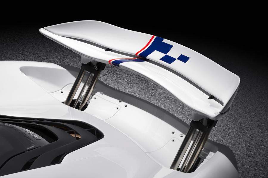 Детали экстерьера McLaren MSO P1 Inspired by Alain Prost 2015 года  (фото 1 из 8)